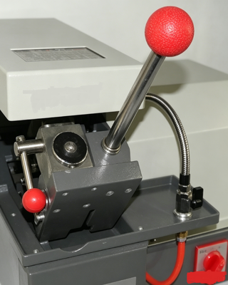 HC-300E 2800R/menit Mesin Pemotong Sampel Metalografi Laboratorium Dengan Sistem Pendingin Bersirkulasi Untuk Uji Material