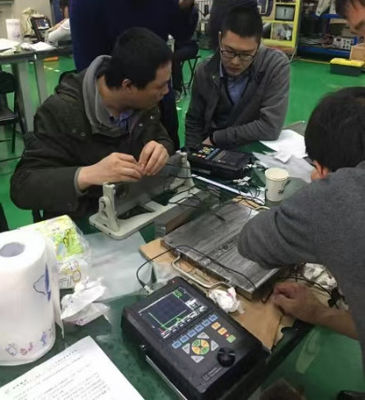 FD-GT-1010 Detektor Cacat Ultrasonik Gelombang Persegi Layar TFT 5,7 Inci untuk Inspeksi Bejana Tekan Kereta Api