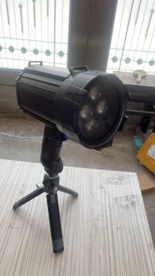 Dengan Gaya Pengisian Daya Genggam Berdiri Lampu LED-UV