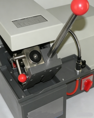 HC-300E Mesin Pemotong Spesimen Metallografi Pendinginan Air Lab Pemotong Sampel